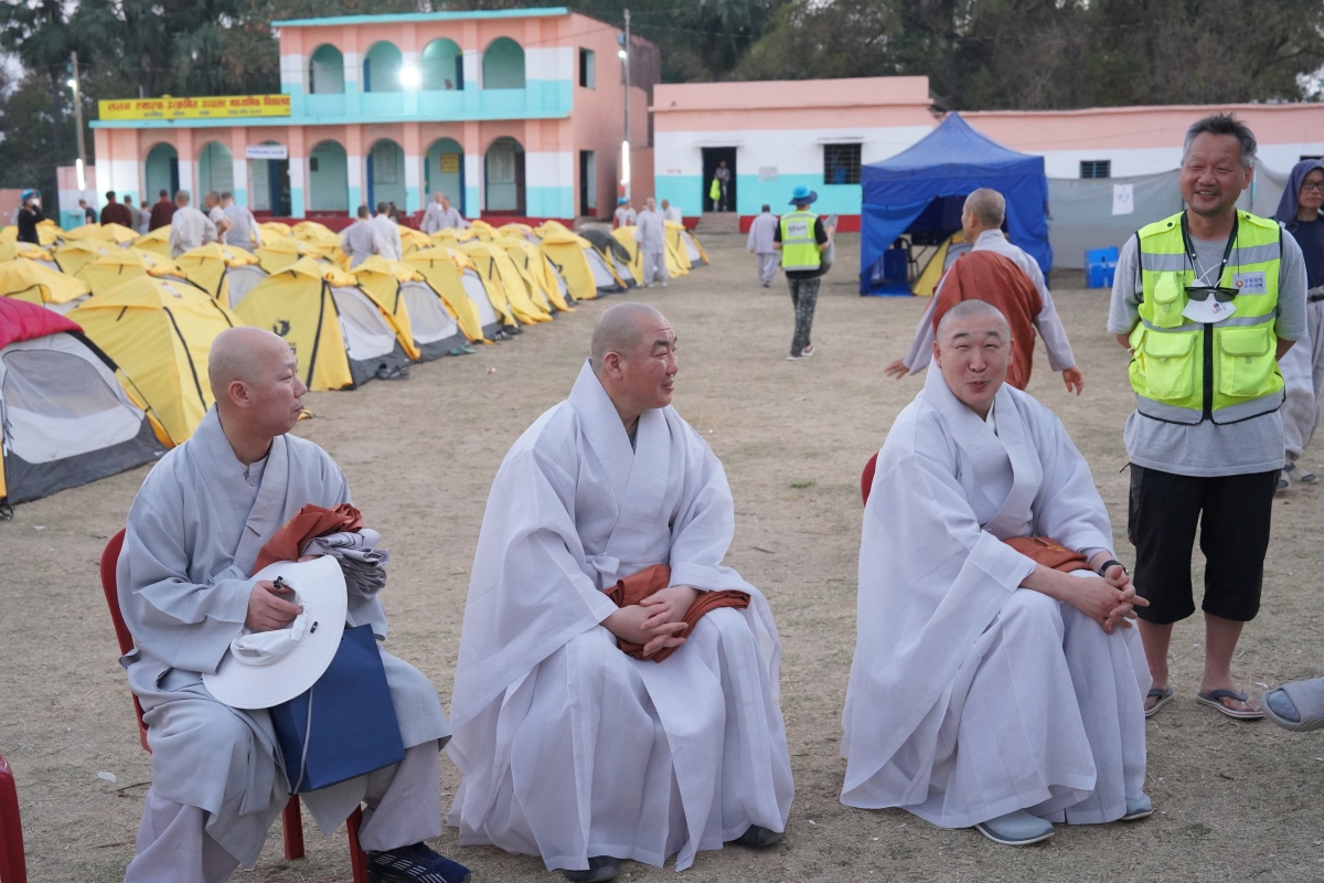 [인도순례] 20230220_저녁예불 (5)